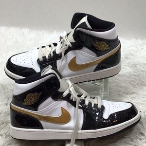 Air Jordan 1 Mid SE Men’s Sneakers, Size 11